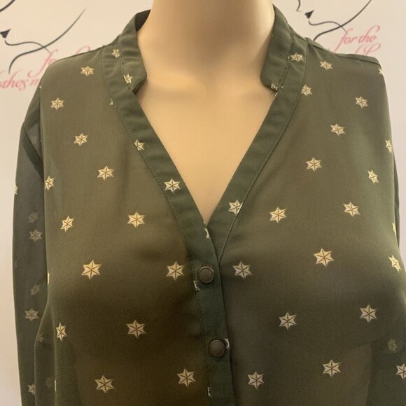 A.N.A. Size Medium. Semi sheer pullover top with 1/2 button placket. B82. - Picture 2 of 6